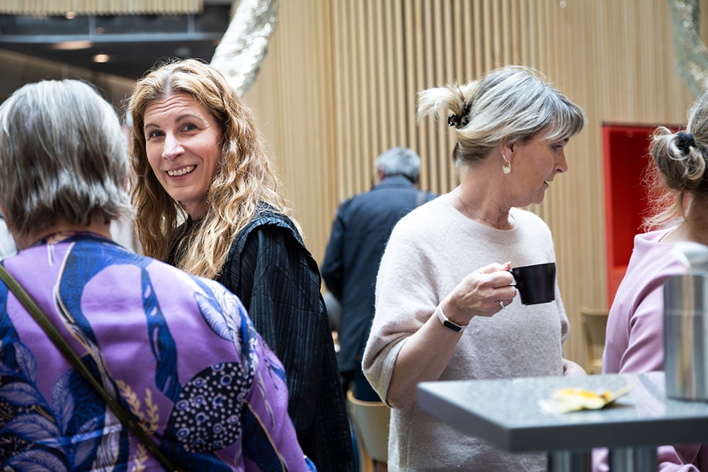 Två kvinnor i dialog