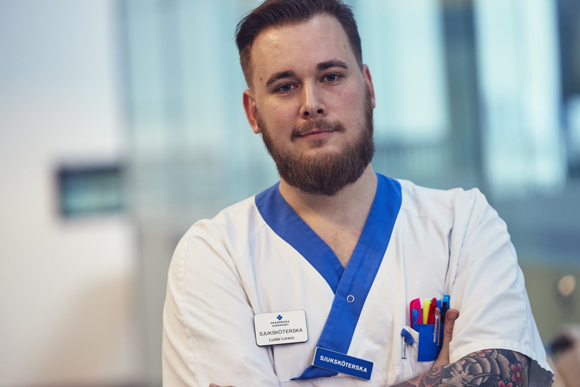 Vårdpersonal ler mot kameran.