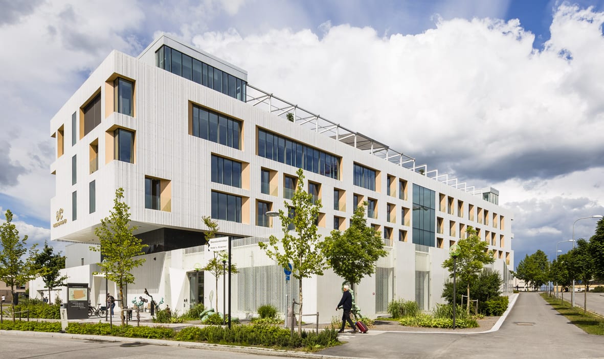 I en ny studie som startar i höst ska patienter få protonstrålning i stället för traditionell fotonstrålning. Syftet är att minska risken för sena biverkningar.