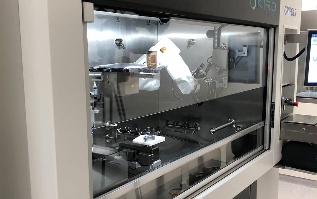 Akademiska blir första sjukhus i Sverige som får en robot för beredning av cytostatika. Ökad automatisering anses gynna både patientsäkerhet och arbetsmiljö.