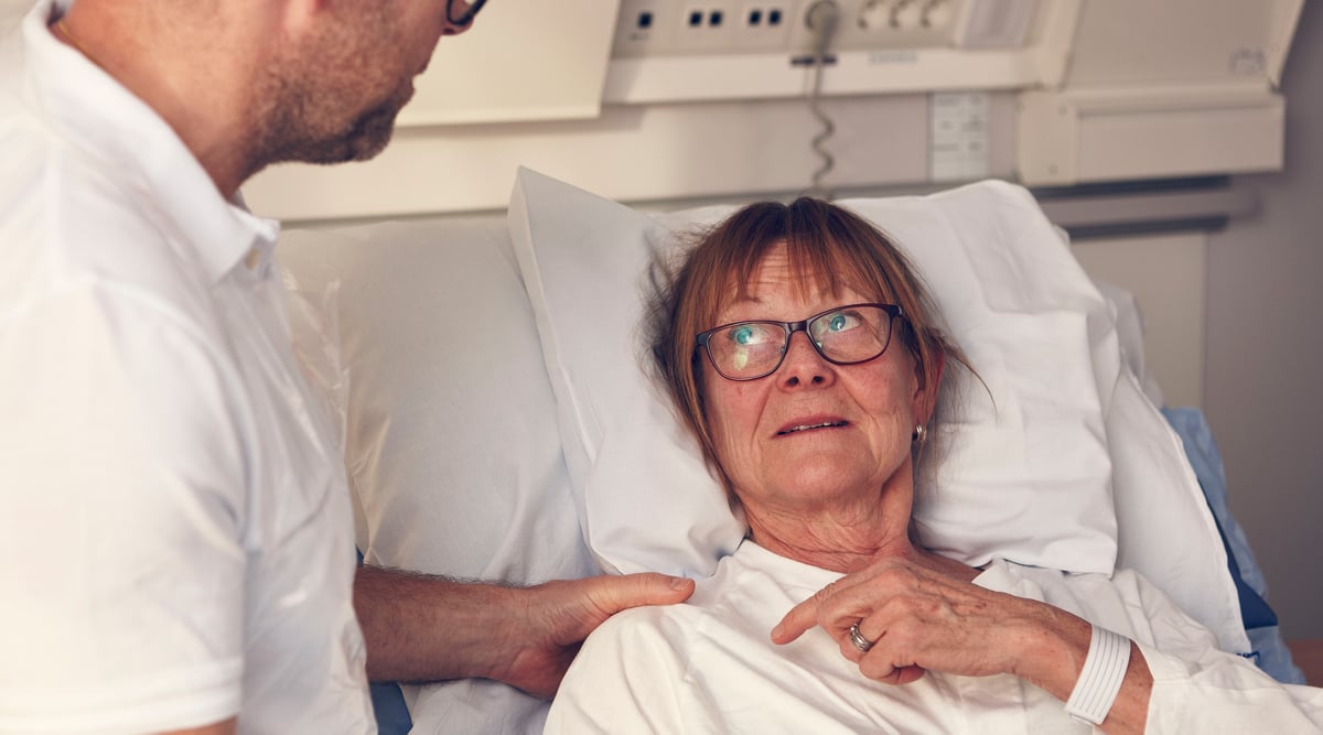 Sväljsvårigheter och nedsatt sväljförmåga är mer än dubbelt så vanligt hos KOL-patienter som vårdas på sjukhus för akut försämrad andning jämfört med patienter som vårdas för hjärtproblematik. Nu föreslår forskare att dessa patienter screenas vid sjukhusinläggning. Foto: Johan Alp (genrebild)