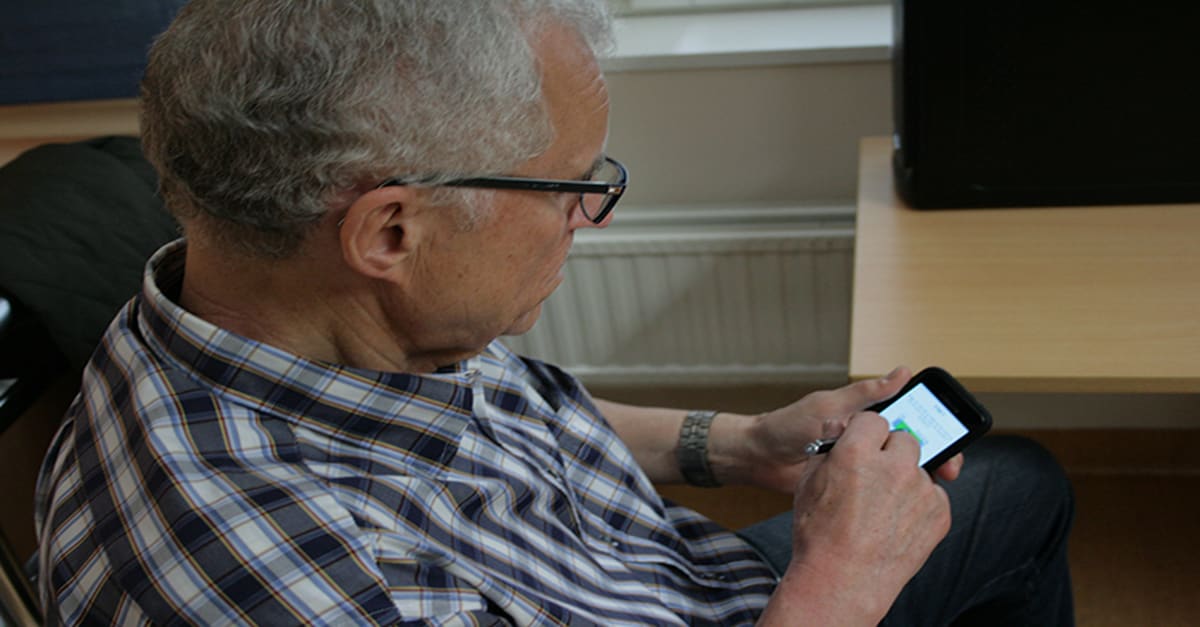 Från slutet av oktober ska patienter på vuxenakuten själva kunna skatta sin smärta via en app. Syftet med pilotprojektet är bland annat att göra patienterna mer delaktiga i sin vård.