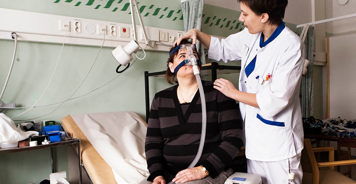 Kan obstruktiv sömnapné vara en riskfaktor för demenssjukdomar? Det ska utforskas i en ny studie på Akademiska sjukhuset som bland annat baseras på nattliga andningsmätningar. Foto: Akademiska sjukhuset (genrebild)