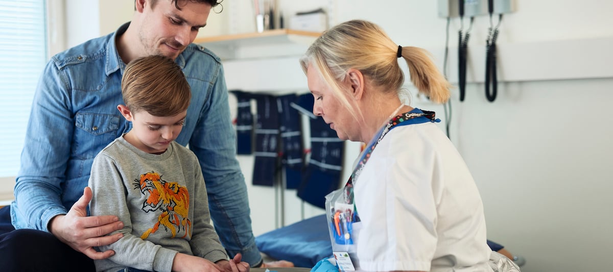 Nästan vart tionde barn i åldern 6-7 år drabbas av sängvätning. Numera finns effektiv behandling i form av Larmbehandling och hormonläkemedel. Detta lyfts fram på barnforskningens dag 13 april. Foto: Johan Alp (genbrebild vårdsituation)