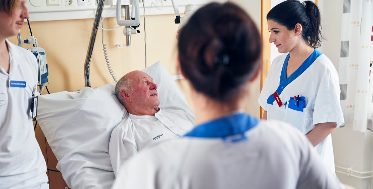 Mantelcellslymfom är en av de tio vanligaste undergrupperna av lymfom; en kronisk cancersjukdom där prognosen är dålig på lång sikt. Cytostatika ersätts allt oftare med målstyrda läkemedel. En nordisk studie vid bland annat Akademiska sjukhuset visar att uppföljning gör det möjligt att pausa och återuppta behandlingen för patienter med återfall, beroende på hur patienten svarar. (Genrebild från BOT, Akademiska sjukhuset)