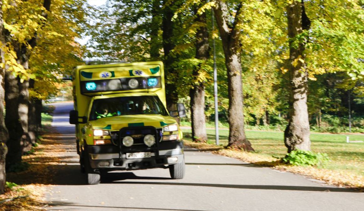 I en studie på Akademiska ska ambulanspersonal mäta graden av syrgasbrist med mera hos covid-19-patienter för att tidigare upptäcka vilka som behöver sjukhusvård.