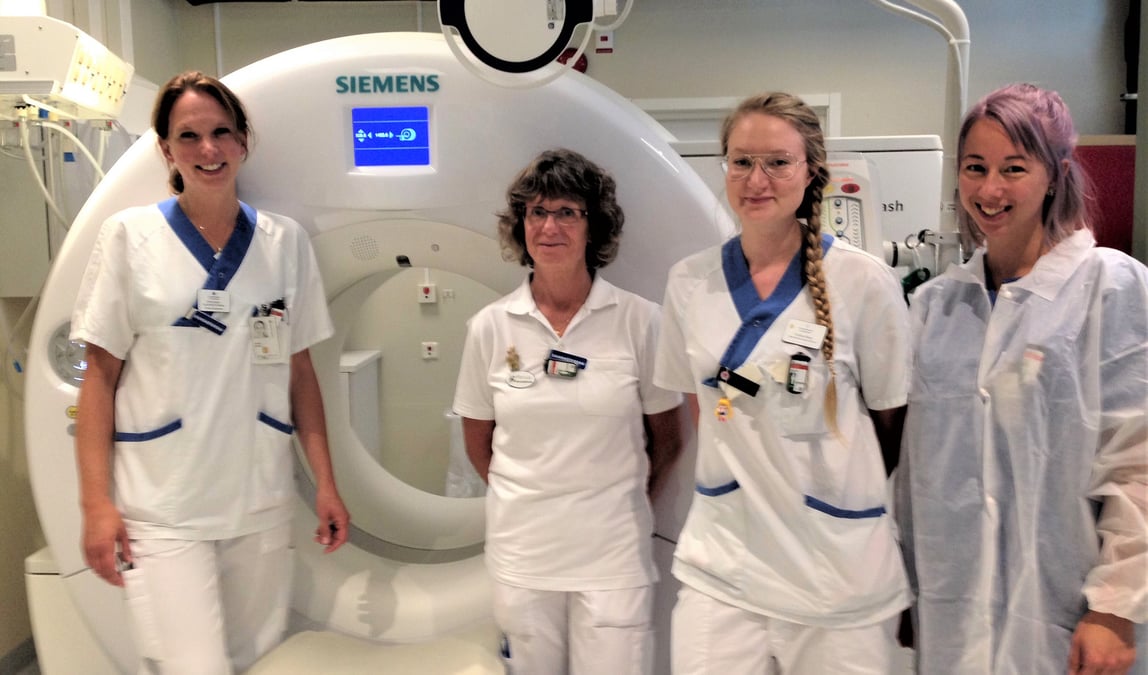 Deltagarna i SCAPIS-studien genomgick bland annat undersökning med datortomografi (skiktröntgen) av lungorna, enstaka snitt genom buken och lår samt fullständig undersökning av kranskärlen. På bilden syns Anna, Monica, Kristina och Amanda, röntgensjuksköterskor inom BFC. Foto: Maria Storgärds