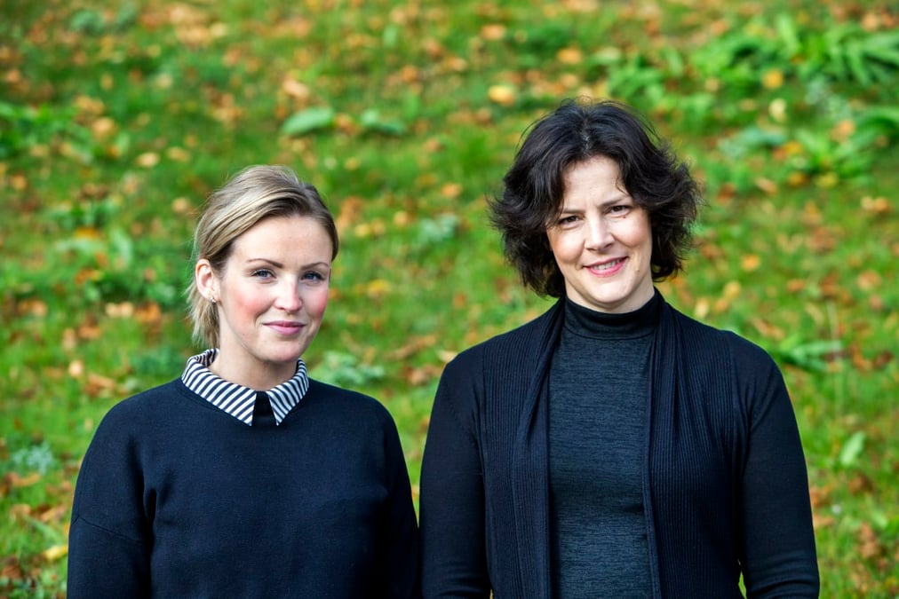 Programledaren Lotten Åsén Blomqvist (till vänster) tillsammans med Cecilia Montgomery, som tränade sig igenom sin cancerbehandling.