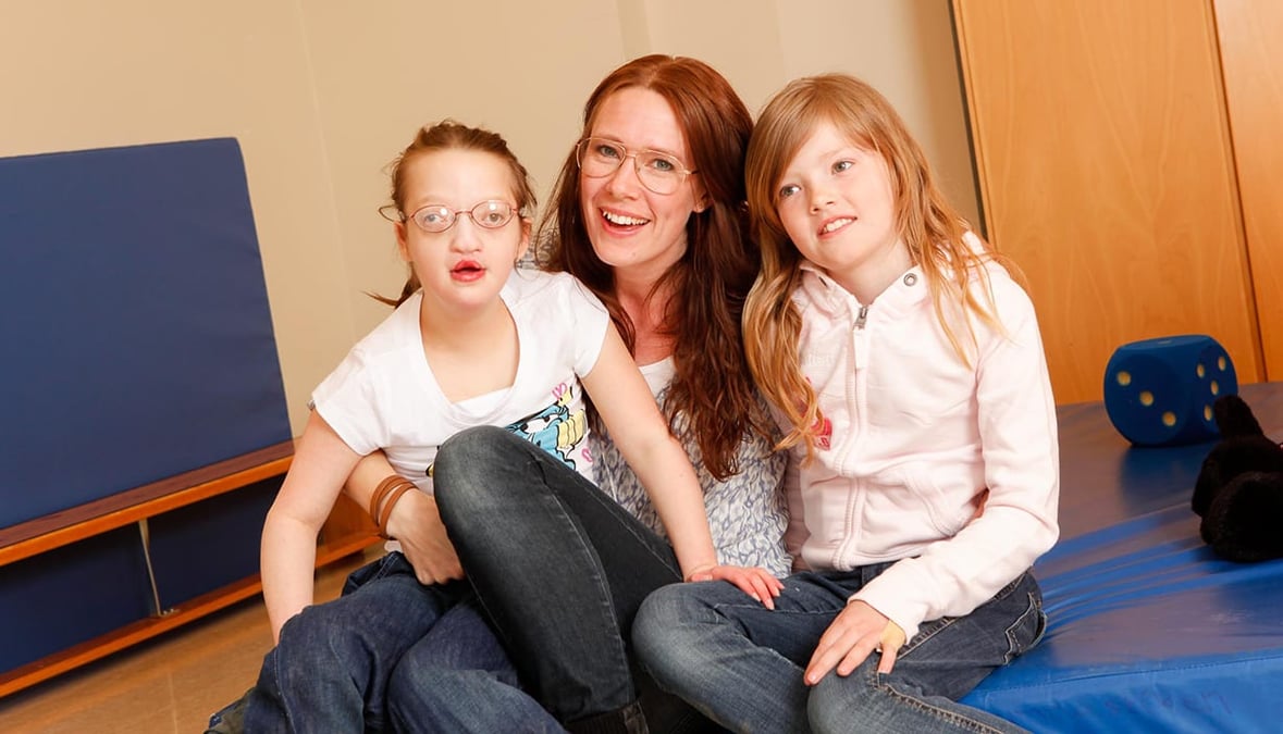 Vid syndromenheten vid Akademiska barnsjukhuset följer man drygt 200 barn med olika sällsynta missbildningssyndrom. Under temadagen den 28 mars beskrivs fördelar och utmaningar i vård och stöd för patientgrupperna.