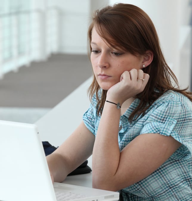 Tack vare flera webbsatsningar har väntetiden till vård minskat inom neuropsykiatrin. Införandet av en webbtidbok har gjort att endast två procent som bokar tid själva uteblir från besök.