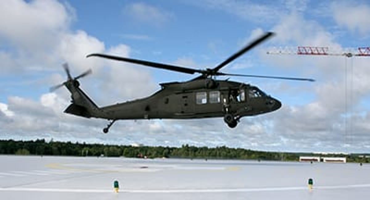 Torsdag förmiddag övningslandar en av Försvarsmaktens Blackhawkhelikoptrar på Akademiska sjukhuset.