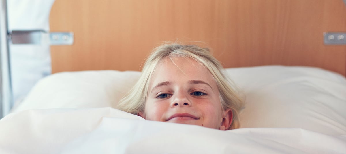 Idag invigs en ny avdelning för barnintensivvård och akutsjukvårdens intermediärvård på Akademiska sjukhuset. De nya lokalerna är utrustade med takbelysning som efterliknar naturligt dagsljus och separata ljudrum som gör att patienter inte störs när flera vårdas på samma sal. Fotograf: Johan Alp (genrebild)