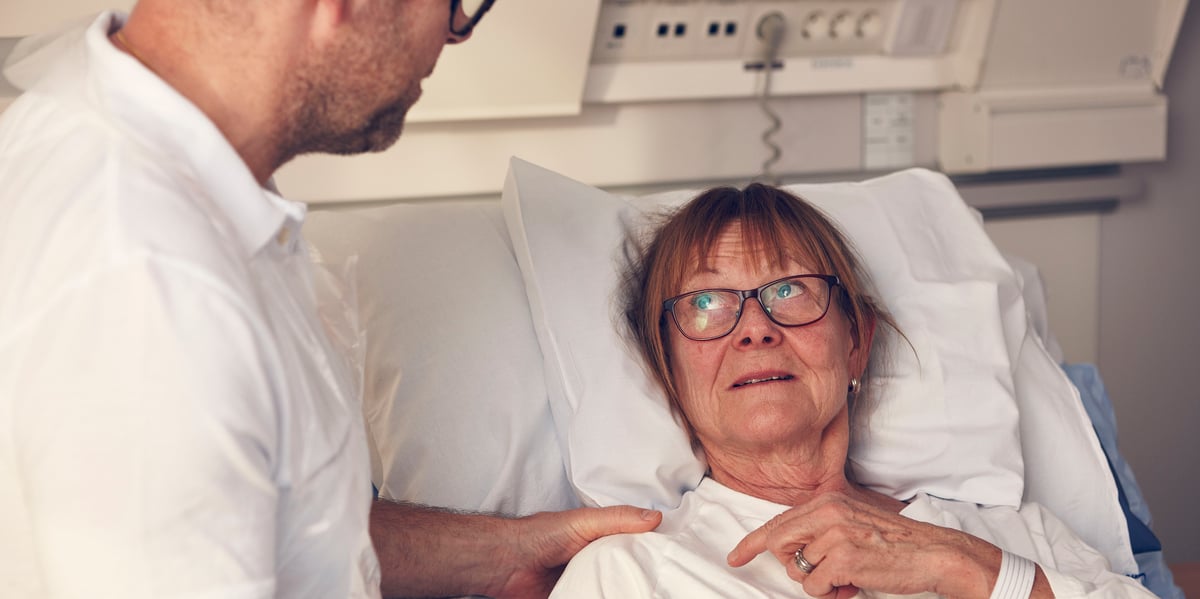 I en studie på Akademiska prövas ett helt ny, mycket lovande målinriktad behandling mot spridd bröstcancer med ett så kallat konjugat där antikroppar och cytostatika kopplats samman. Var fjärde klinisk studie på Akademiska är finansierad av företag. Via kliniska prövningar kan sjukhuset erbjuda patienter nya behandlingar och läkemedel. Genrebild: Johan Alp