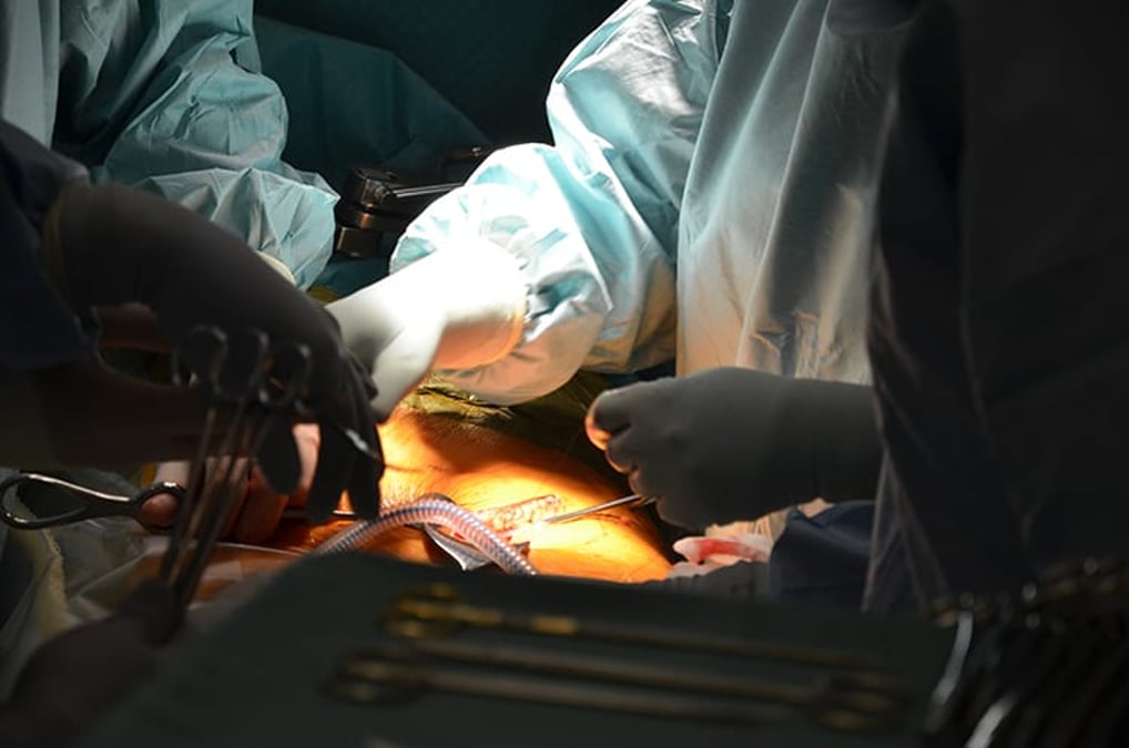 ​Tack vare en ny förbehandling som eliminerar en viss sorts antikroppar kan fler svårt njursjuka transplanteras. Det framgår av en patientstudie vid bland annat Akademiska sjukhuset.