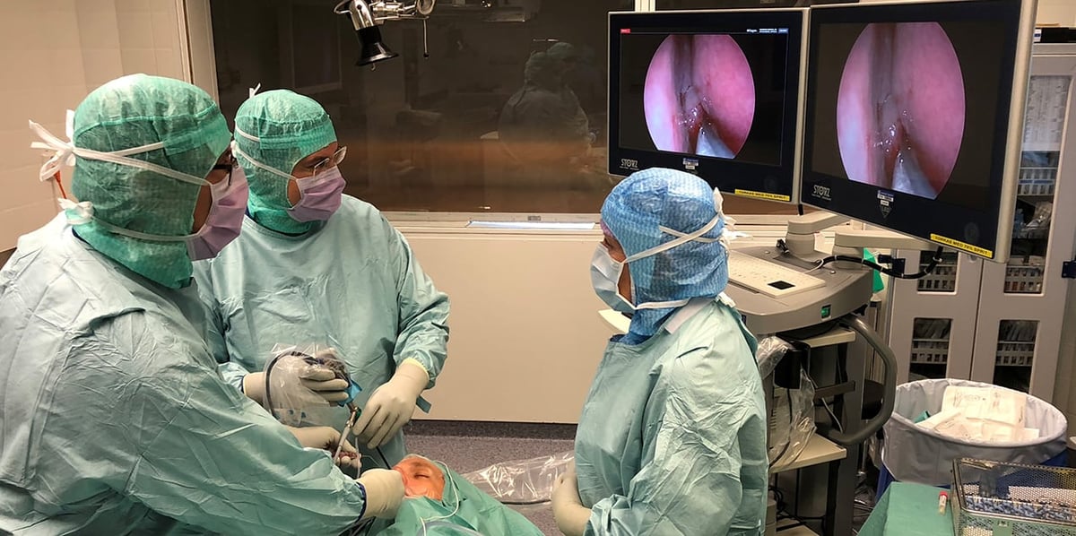 Akademiska har bildat en ny enhet för skallbaskirurgi där man samlar kompetens inom öron-näs-hals-, neuro- och plastikkirurgi med målet att förbättra tillgängligheten och stärka patientsäkerheten..