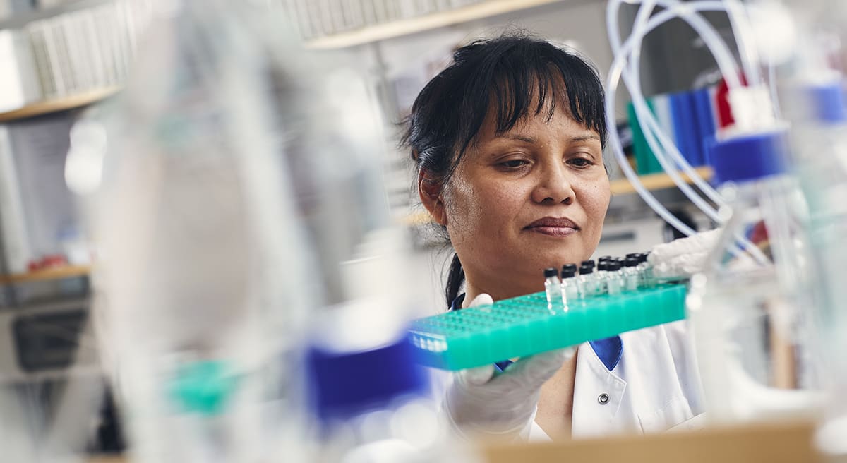 Nya forskningsrön bekräftar att lodstamcellstransplantation är effektivare än traditionell bromsmedicin vid skovvis MS. Akademiska har som enda svenska sjukhus medverkat i den så kallade MIST-studien vars preliminära resultat nu är klara.