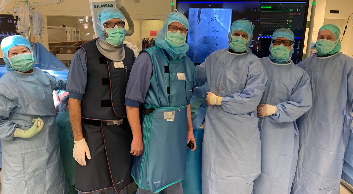 Thoraxteamet som genomfört operationen; från vänster Xiao-Min Johansson, Peter Kostic, Anders Albåge, Anders Jönsson och Vilyam Melki.