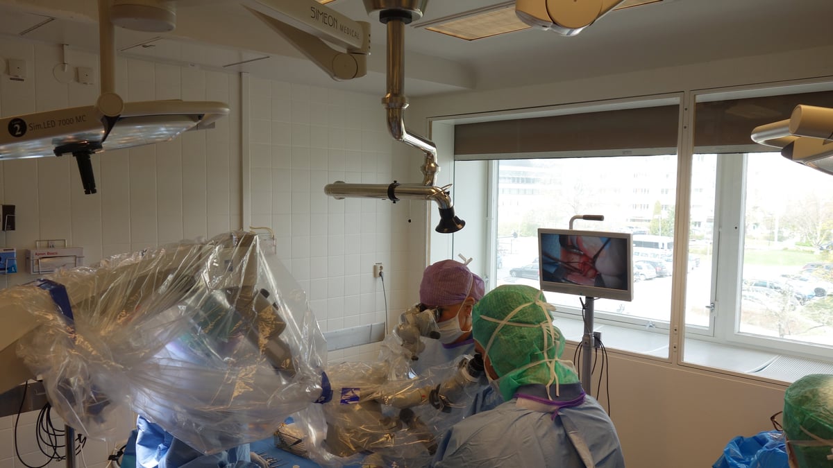 I två studier på Akademiska sjukhuset utvärderas vilken operationsmetod som är bäst vid gomspalt och när ingreppen ska göras för att barnens talutveckling ska bli optimal.