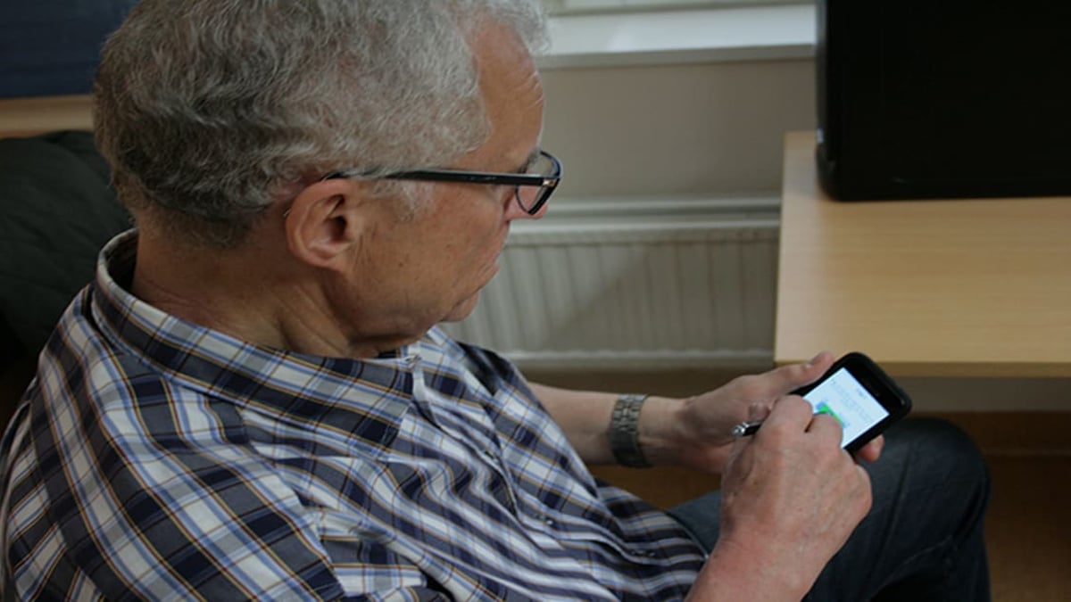 Från slutet av oktober ska patienter på vuxenakuten själva kunna skatta sin smärta via en app. Syftet med pilotprojektet är bland annat att göra patienterna mer delaktiga i sin vård.