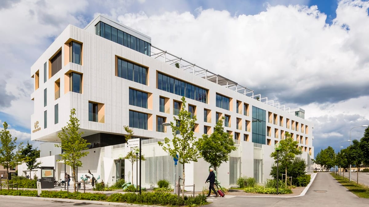 I en ny studie som startar i höst ska patienter få protonstrålning i stället för traditionell fotonstrålning. Syftet är att minska risken för sena biverkningar.