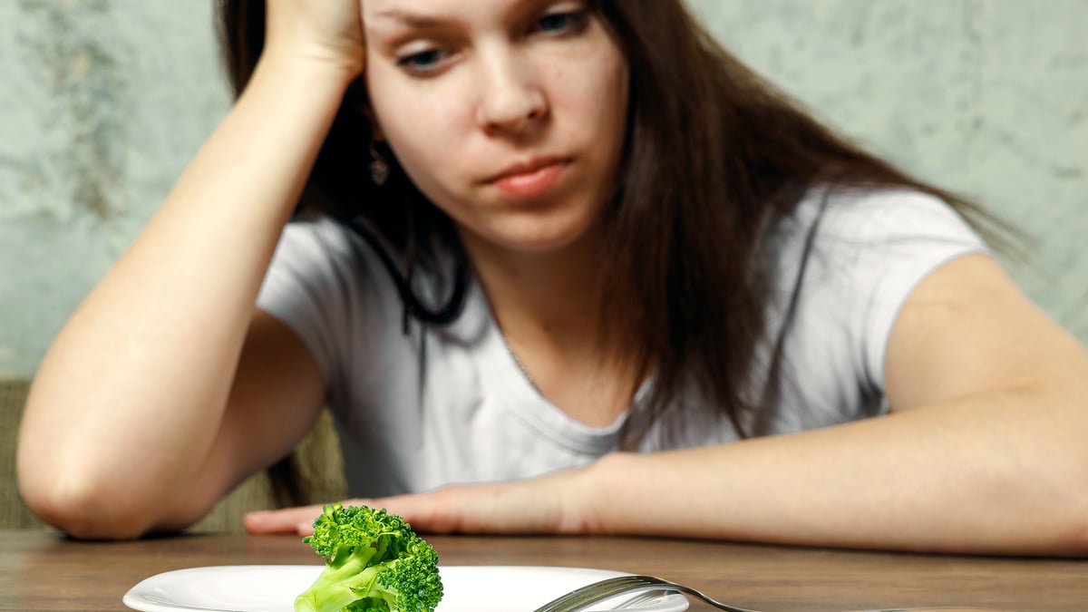 Överdriven självkontroll är vanligt bland personer med anorexia. En ny psykologisk behandling, baserad på dialektisk beteendeterapi, RO-DBT, har visat sig kunna vara gynnsam för denna grupp. Det framgår av en studie vid Akademiska sjukhuset/Uppsala universitet. Foto: genrebild