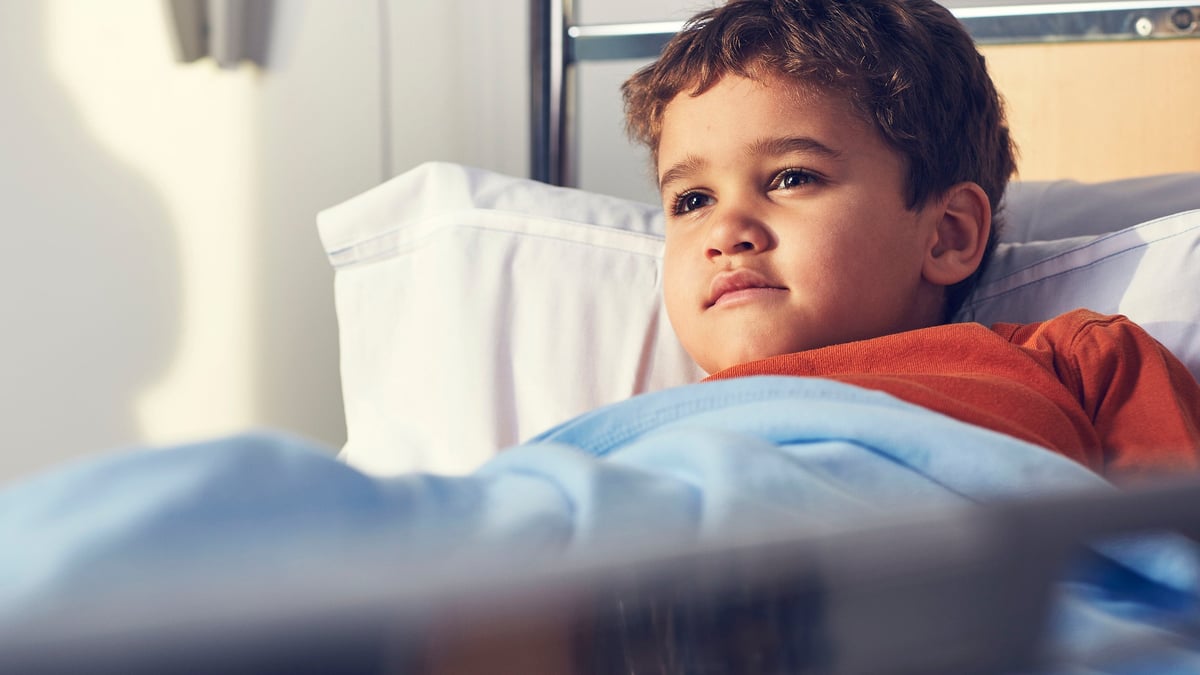 I november startar en större, randomiserad fas 2-studie ledd från Akademiska sjukhuset, där barn och ungdomar för första gången ska omfattas av cellterapi med så kallade mesenkymala stamceller. Fotograf: Johan Alp (genrebild vårdsituation)