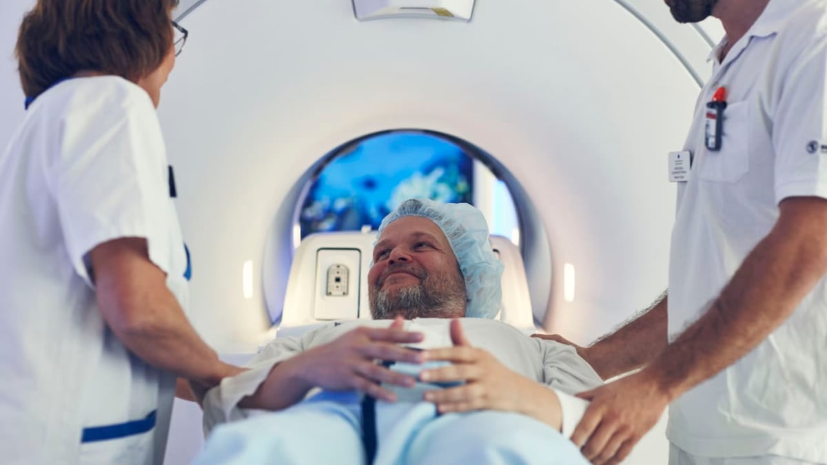 Säkra och smidiga datasystem, men också mötesplatser som uppmuntrar till lärande i vårdteamen behövs för att lyckas med kvalitetsförbättringar i vården. Det menar Morten Kildal, ansvarig för värdebaserad vård på Akademiska. Fotograf: Johan Alp