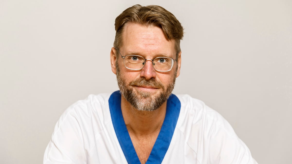 Robert Bodén, överläkare på mottagningen för hjärnstimulering vid Akademiska sjukhuset och professor vid Uppsala universitet