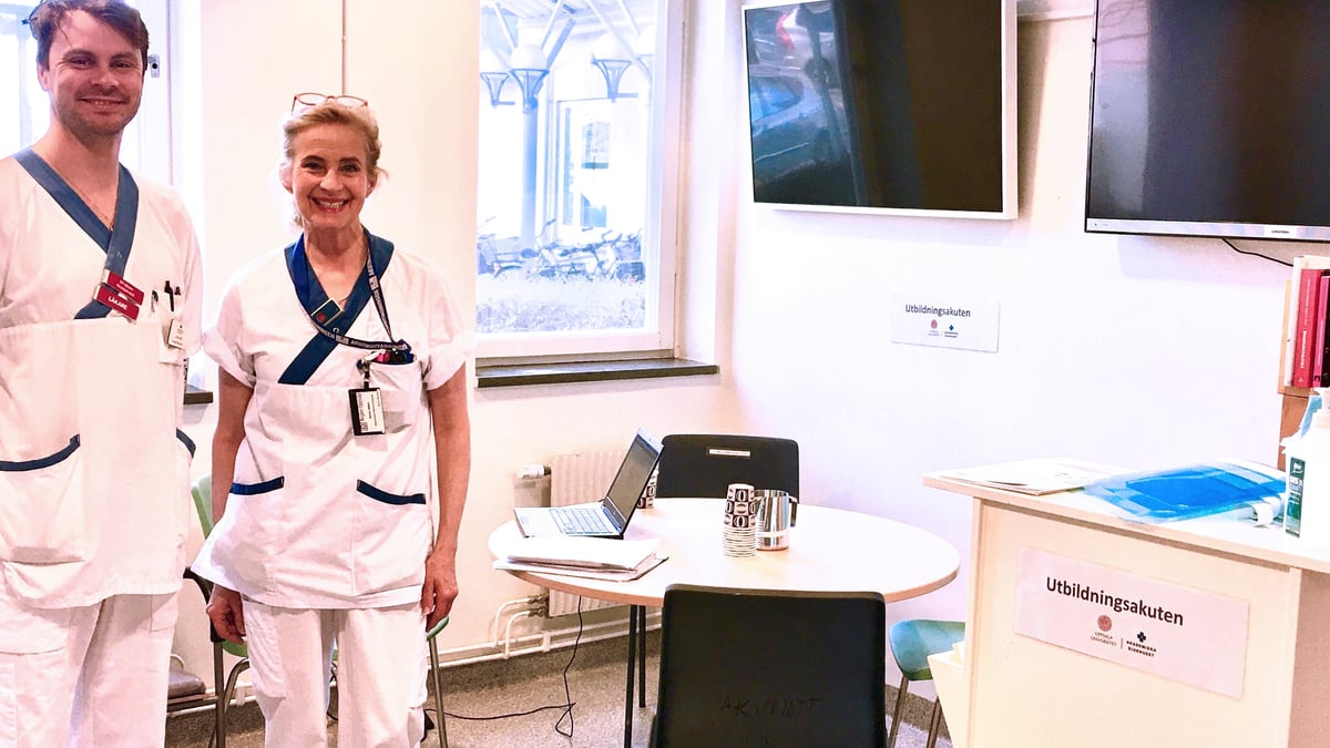 Under våren har blivande läkare på sista terminen erbjudits verksamhetsförlagd utbildning på akutmottagningen vid Akademiska sjukhuset. Utvärderingen visar att utbildningsakuten, som pilotprojektet kallas, fallit väl ut. Planen är att satsningen ska bli kvar och byggas ut. På bilden syns Niklas Reimark, ST-läkare och klinisk assistent, samt Camilla Rismyr Sternehag som varit behjälplig med samordning och crew resource management.