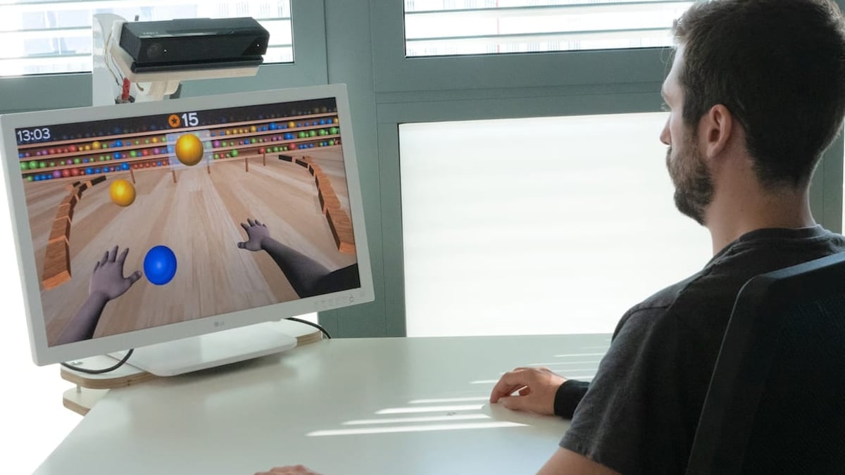 Strokepatienter på Akademiska sjukhuset ska inom kort kunna träna upp motoriska och kognitiva funktioner med hjälp individuellt anpassade digitala träningsprogram. Träningen ska kunna ske hemifrån dagligen och därmed bli effektivare..