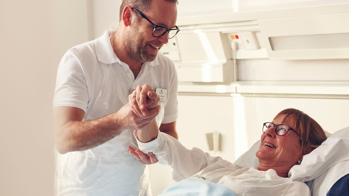 Smärtombud har funnits tidigare på Akademiska sjukhuset, men funktionen har "legat i träda" sedan 2014. Nu återinförs den som ett led patientsäkerhetsarbetet för mer personcentrerad vård. Fotograf: Johan Alp (genrebild vårdsituation)