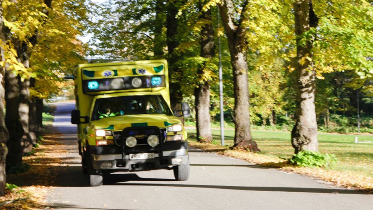 I en studie på Akademiska ska ambulanspersonal mäta graden av syrgasbrist med mera hos covid-19-patienter för att tidigare upptäcka vilka som behöver sjukhusvård.