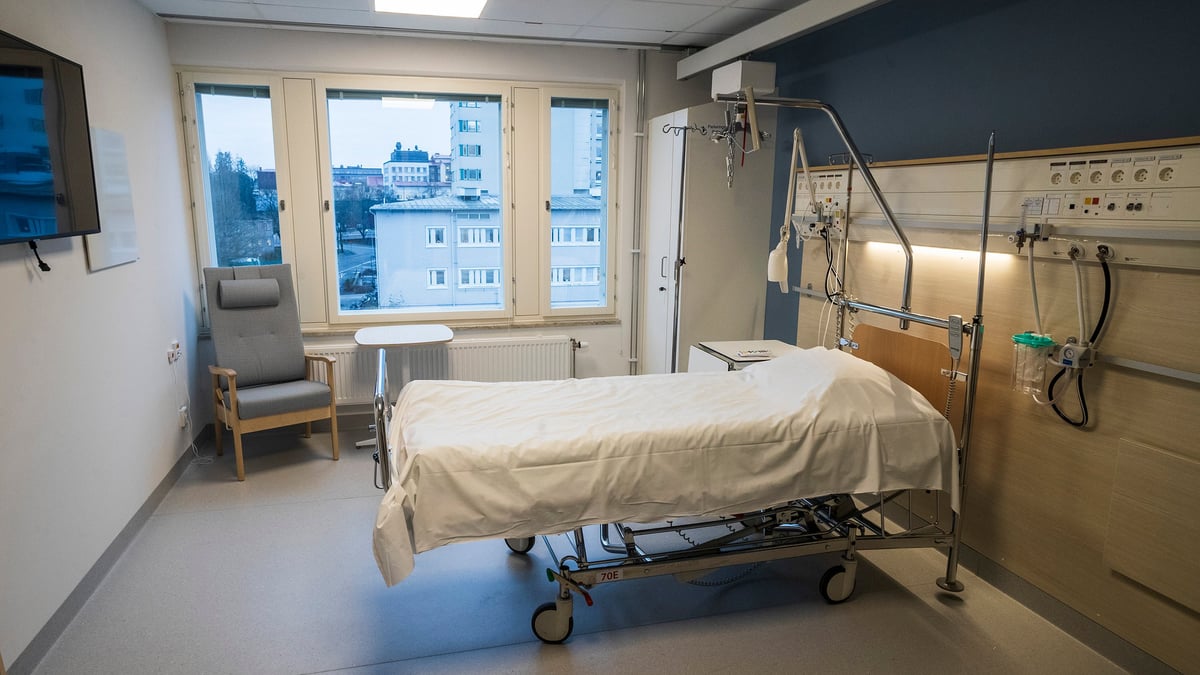 I den nyrenoverade vårdbyggnaden ingång 70  kan patienterna vårdas enskilt vilket ger större integritet och möjliggör nya arbetssätt. Hela byggnaden ska vara färdigrenoverad 2022. Fotograf: Staffan Claesson