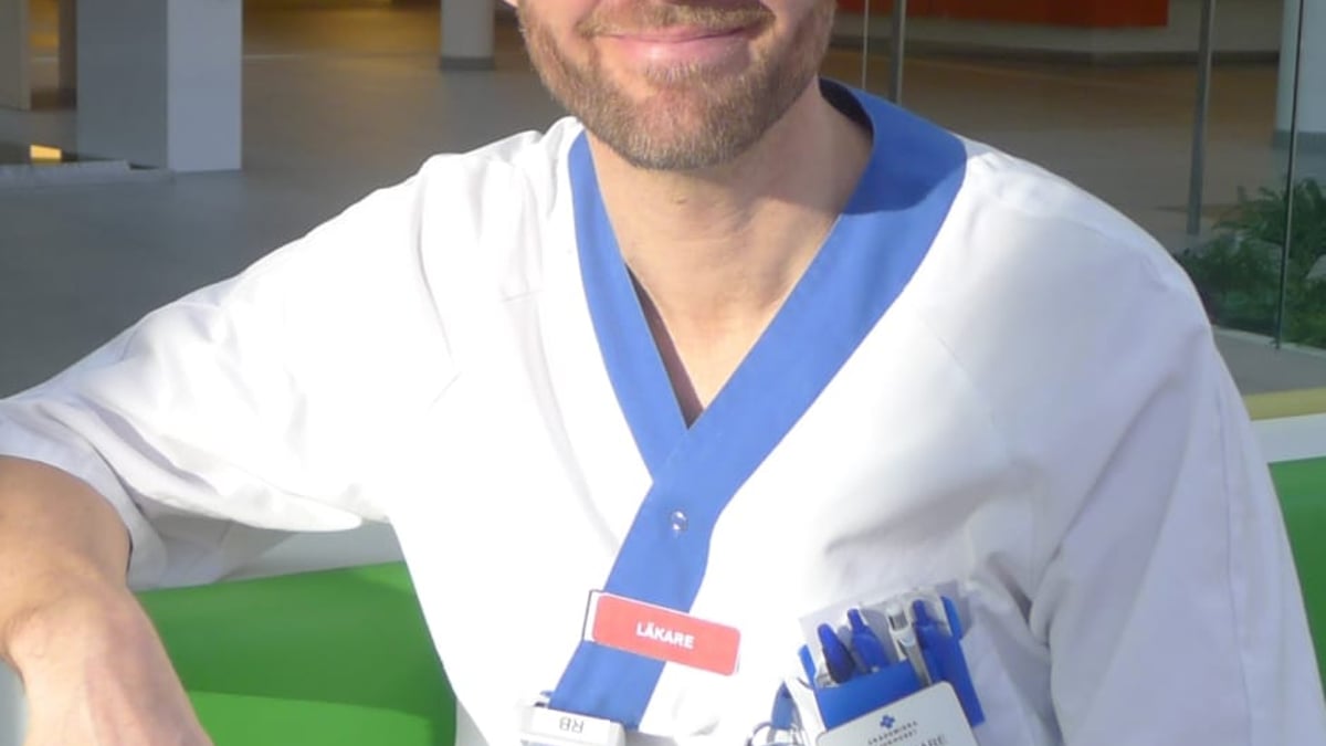 Robert Bodén, överläkare på mottagningen för hjärnstimulering vid Akademiska sjukhuset. Foto: Cecilia Yates