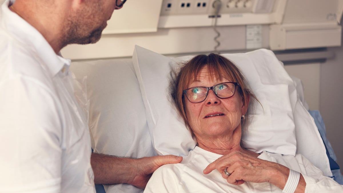 Fyra nya akutvårdplatser öppnas inom geriatriken på Akademiska sjukhuset 24 mars. Syftet är att skapa en snabbare vårdkedja för patienter med ett geriatriskt behov, men också att korta vårdtiderna på akutmottagningen. Foto: Johan Alp (genrebild)