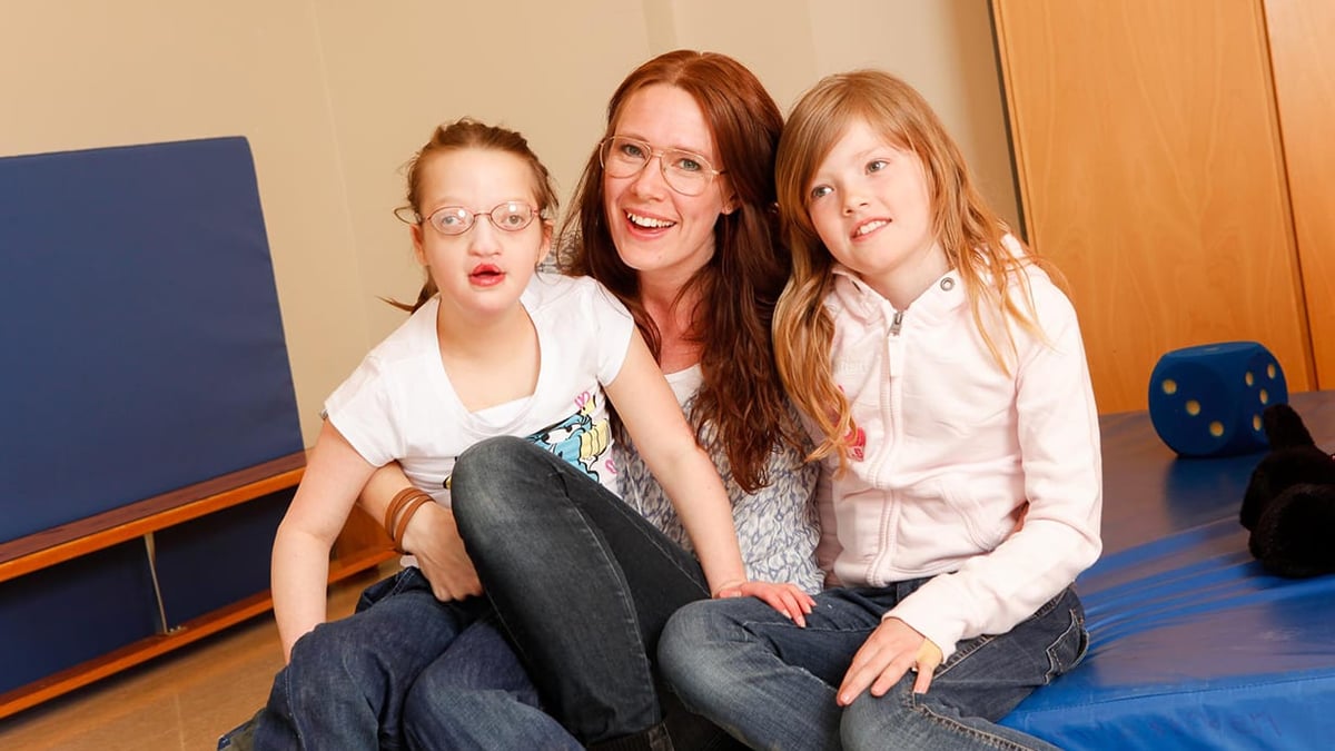 Vid syndromenheten vid Akademiska barnsjukhuset följer man drygt 200 barn med olika sällsynta missbildningssyndrom. Under temadagen den 28 mars beskrivs fördelar och utmaningar i vård och stöd för patientgrupperna.