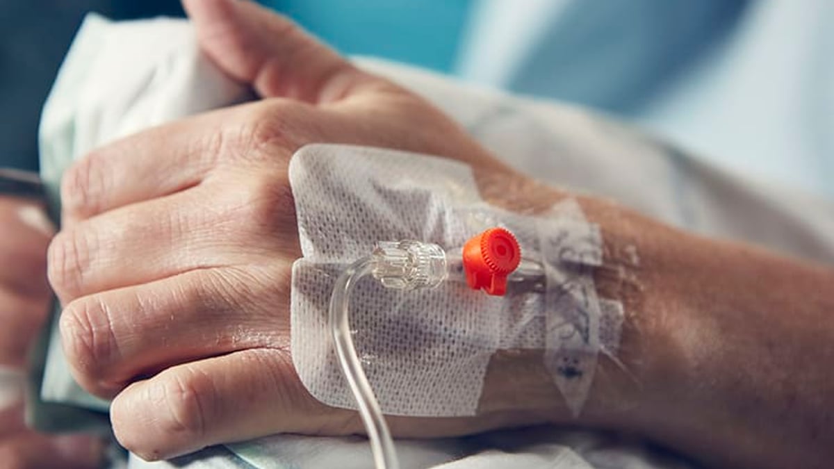 En ny vaccinationsbehandling med så kallade dendritceller kan förlänga livet vid spridd njurcancer, visar patientstudier vid Akademiska sjukhuset.