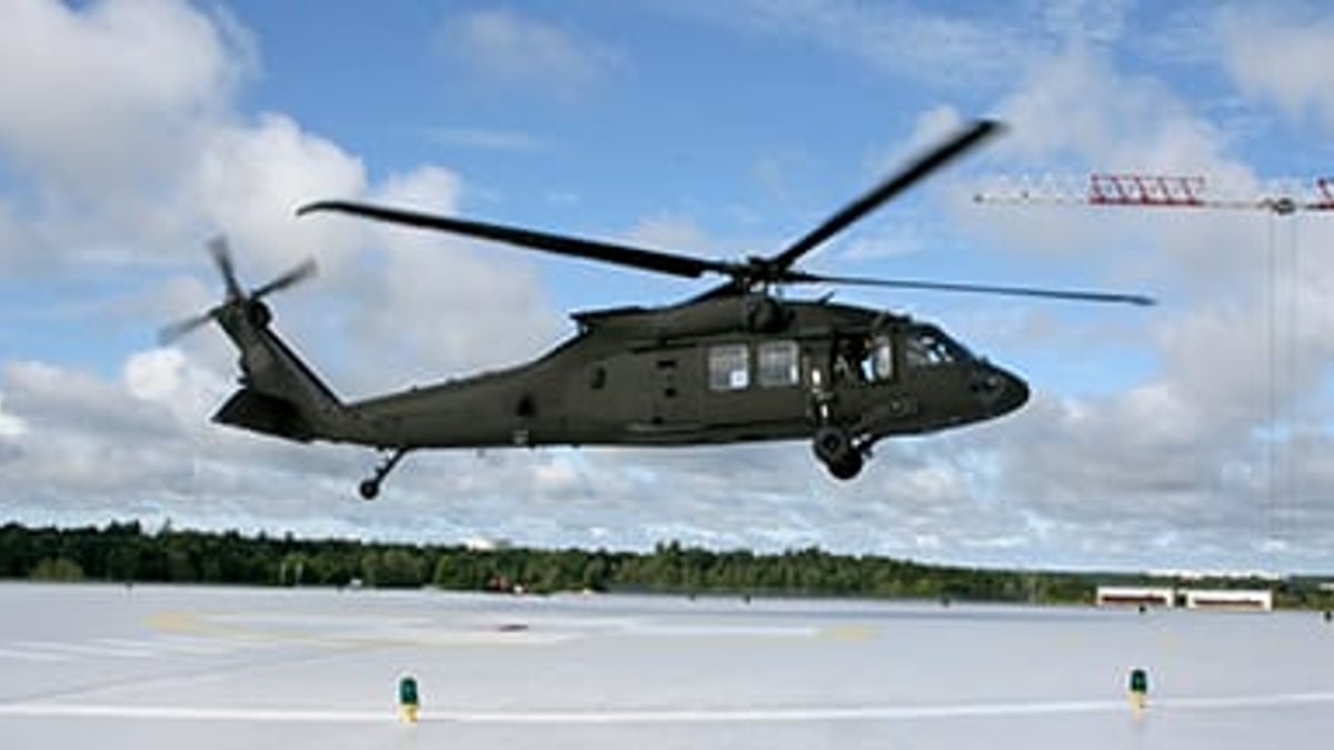 Torsdag förmiddag övningslandar en av Försvarsmaktens Blackhawkhelikoptrar på Akademiska sjukhuset.
