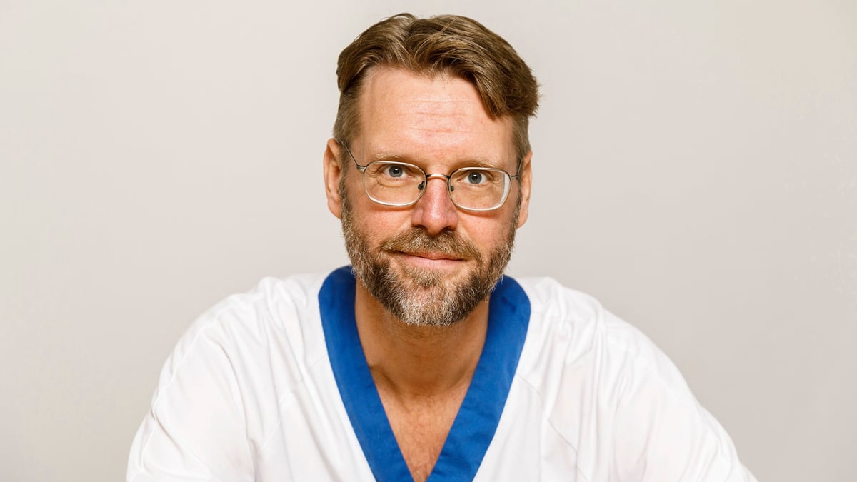 Robert Bodén, överläkare på mottagningen för hjärnstimulering vid Akademiska sjukhuset, och professor vid Uppsala universitet