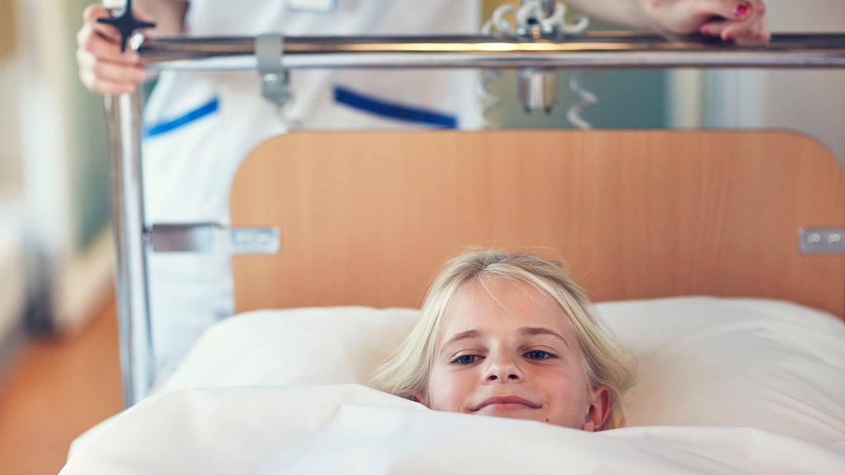 Nu kan även barn opereras med robotassisterad titthålskirurgi på Akademiska sjukhuset. Det handlar framförallt om större, komplicerade bukoperationer men även urologiska ingrepp. Fotograf: Johan Alp