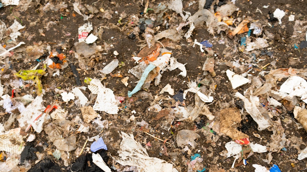 Det finns fler än 150 000 kända kemikalier och användningen ökar stadigt. Detta kan bidra till att fler drabbas av MS. En studie ledd av forskare i Uppsala ska undersöka vilken roll miljögifter, livsstil, ärftlighet och molekyler i blodet spelar. Foto: Mostphotos