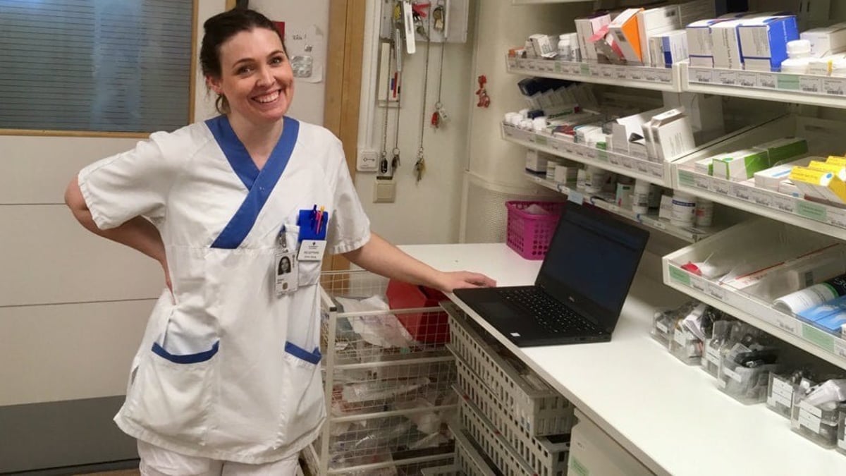 Elinor Gising är farmaceut på läkemedelsförsörjningen på Akademiska sjukhuset, en av fyra enheter där farmaceuter arbetar.