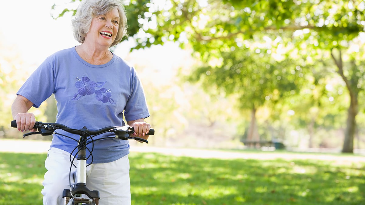 Myasthenia Gravis (MG) är en kronisk muskelsjukdom där antikroppar angriper skelettmusklerna, vilket leder till onormal muskeltrötthet. Både diagnostik och behandling har gjort stora framsteg de senaste åren. På Akademiska sjukhuset kan patienter få diagnos inom en timme i ett akut skede. Fysisk träning, som tidigare avråddes, har visat sig ha positiva muskeleffekter.