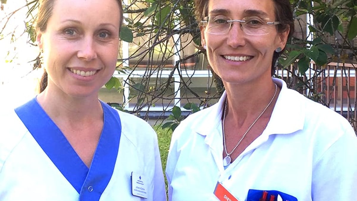 Nutritionsscreening införs på Akademiska barnsjukhuset för att upptäcka barn som riskerar undernäring. På bilden syns Johanna Sjömar (vänster) och Jenny Stålhammar, som båda arbetar med screeningen.