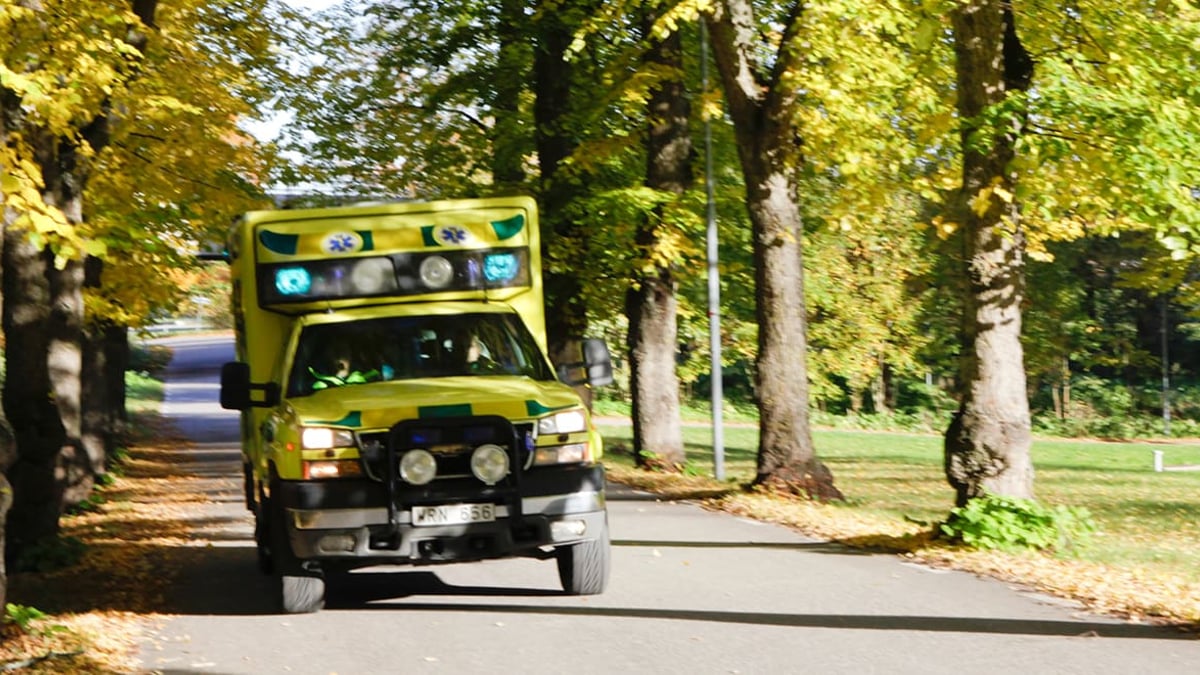 Från och med nästa helg utökas ambulanstäckningen i Knivsta. Då kommer ambulansen att vara stationerad där även helger och om någon månad ska den köra dygnet runt.