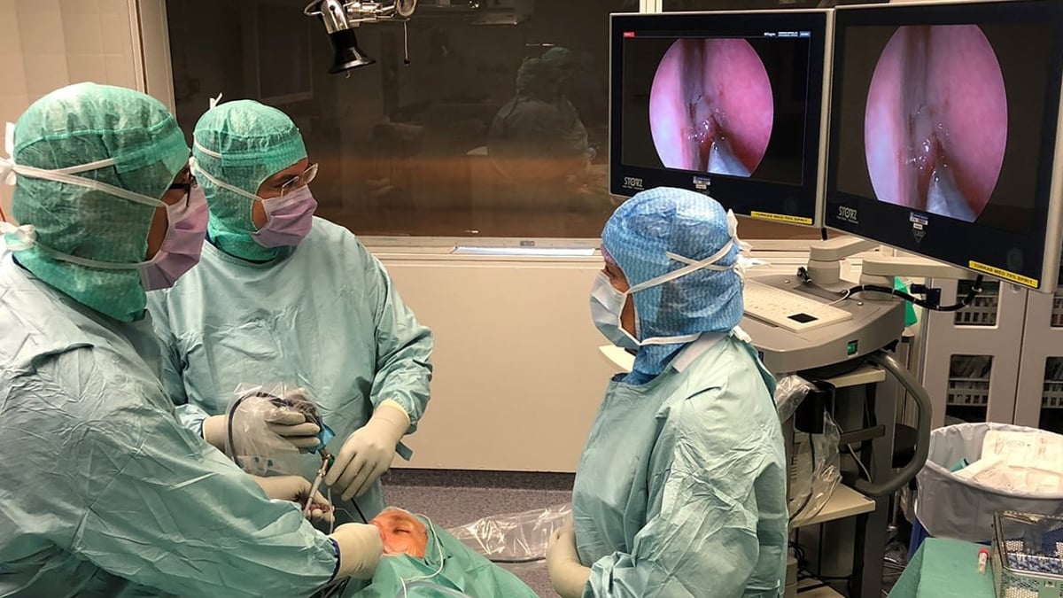 Akademiska har bildat en ny enhet för skallbaskirurgi där man samlar kompetens inom öron-näs-hals-, neuro- och plastikkirurgi med målet att förbättra tillgängligheten och stärka patientsäkerheten..