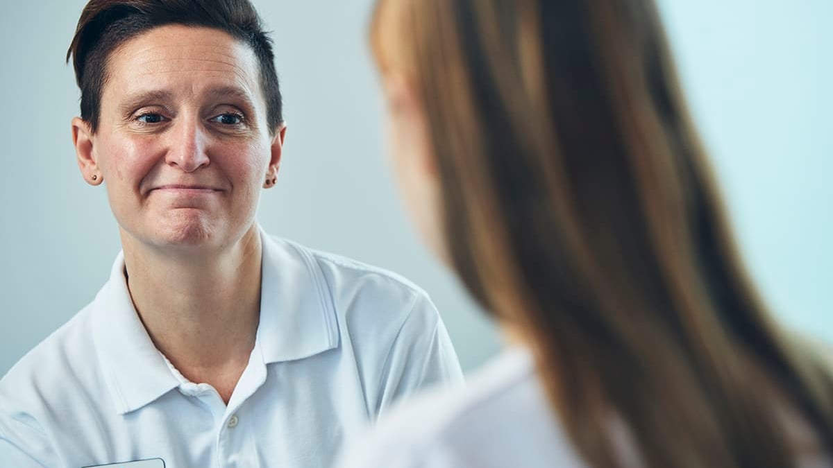 Många kvinnor med endometrios är sjukskrivna i långa perioder. I vår inleds en studie på Akademiska inriktad på mer aktiva, långsiktiga rehabiliteringsinsatser.