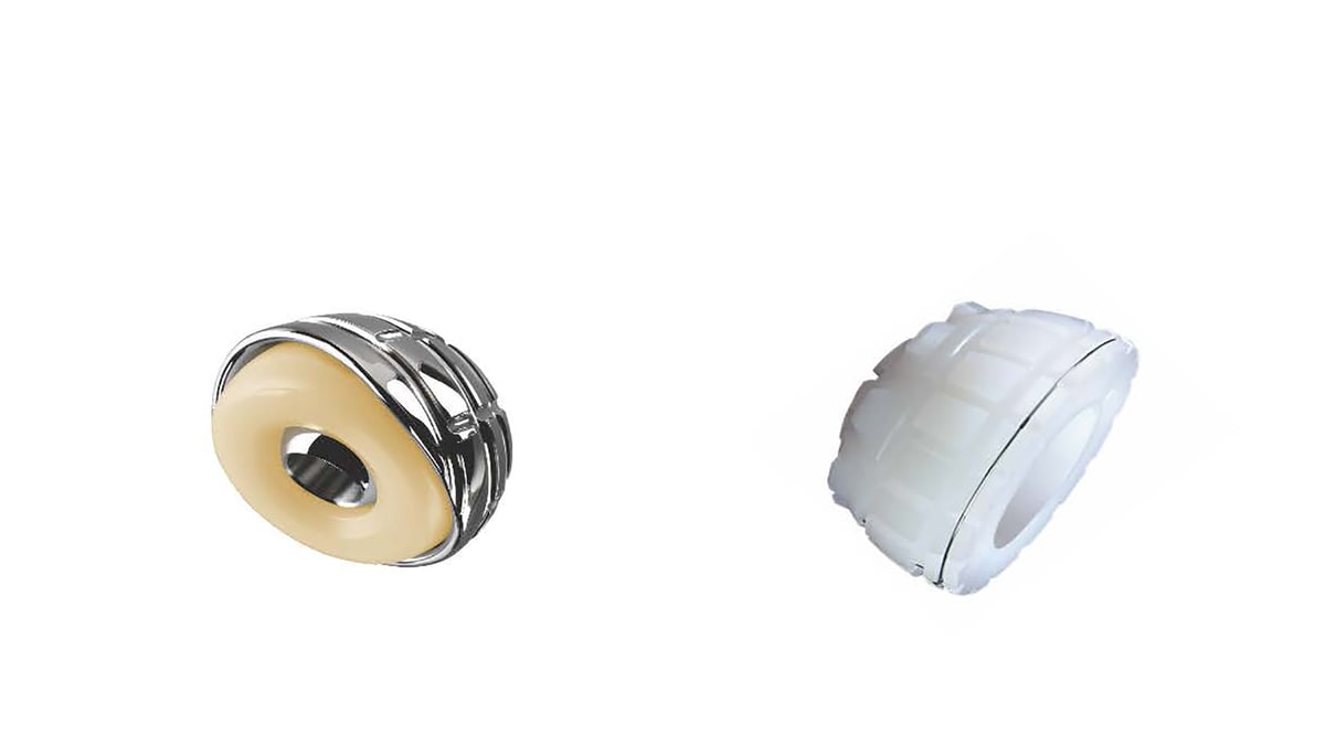 I dualitystudien ska forskarna studera om man kan minska frekvensen ur-led-hoppning efter att man opererat en felställd lårbenshalsfraktur med höftprotes.Till vänster syns den nya sortens höftprotes,  dubbelcup, och till höger en så kallad standardcup.