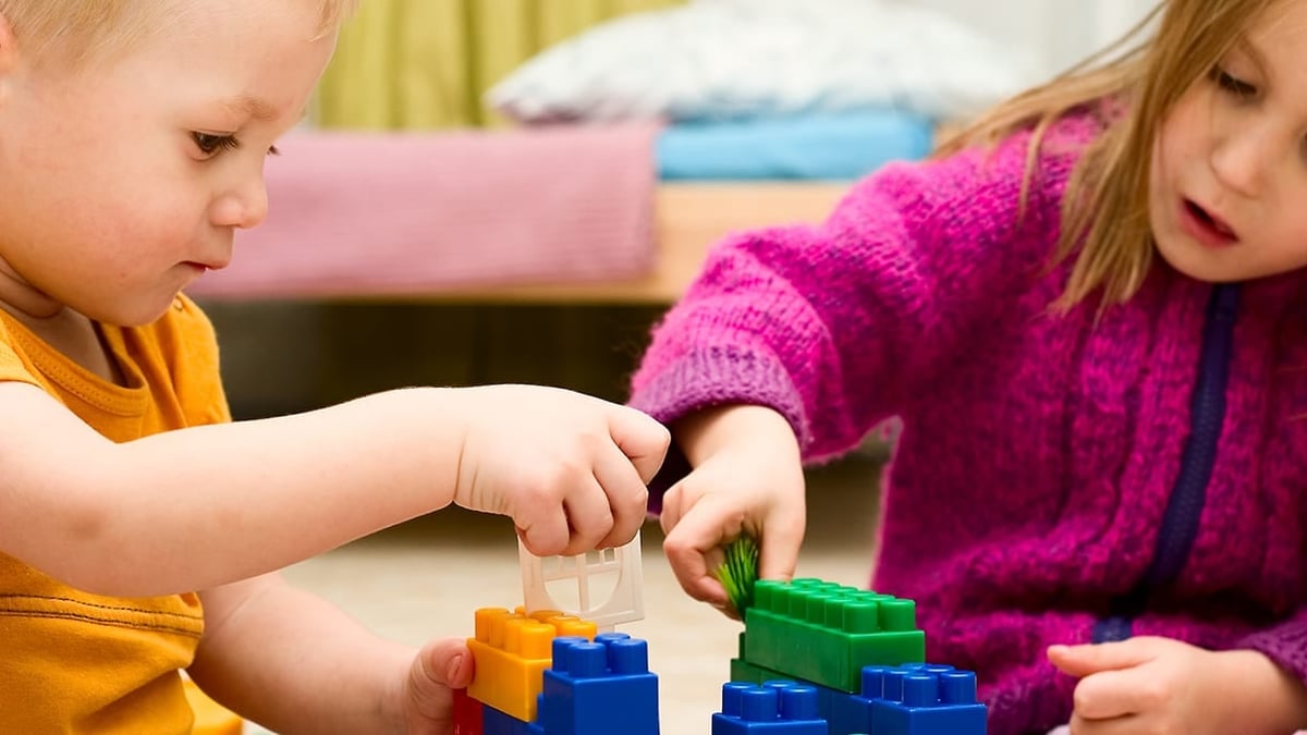 Föräldrautbildningar har halverat väntetiden till logoped för barn med språkstörning. Det nya arbetssättet infördes på försök under 2019 och blir nu en permanent del av möjliga interventioner för barn.