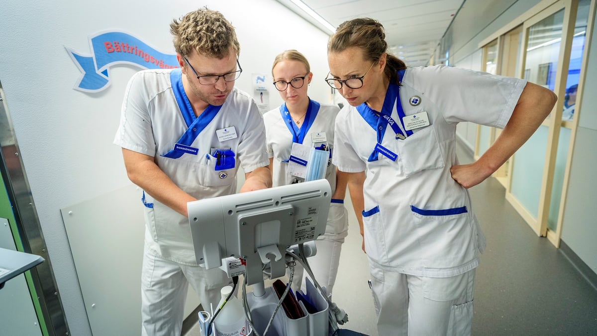 Genom att integrera monitorerna som mäter exempelvis andning, cirkulation och medvetande i Cosmic har tiden för kontroll av vitalparametrar kortats från nio till tre minuter. Foto: Staffan Claesson/Bildbyrån